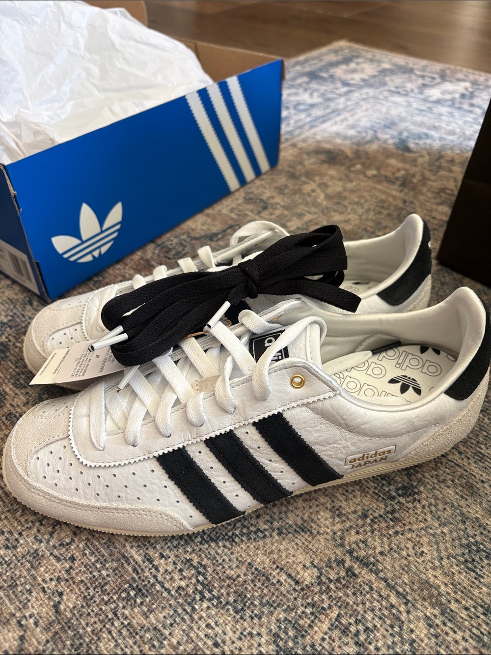 NWT adidas White Leather Sneakers with Black Stripes and Gold Logo - Picture 3 of 4